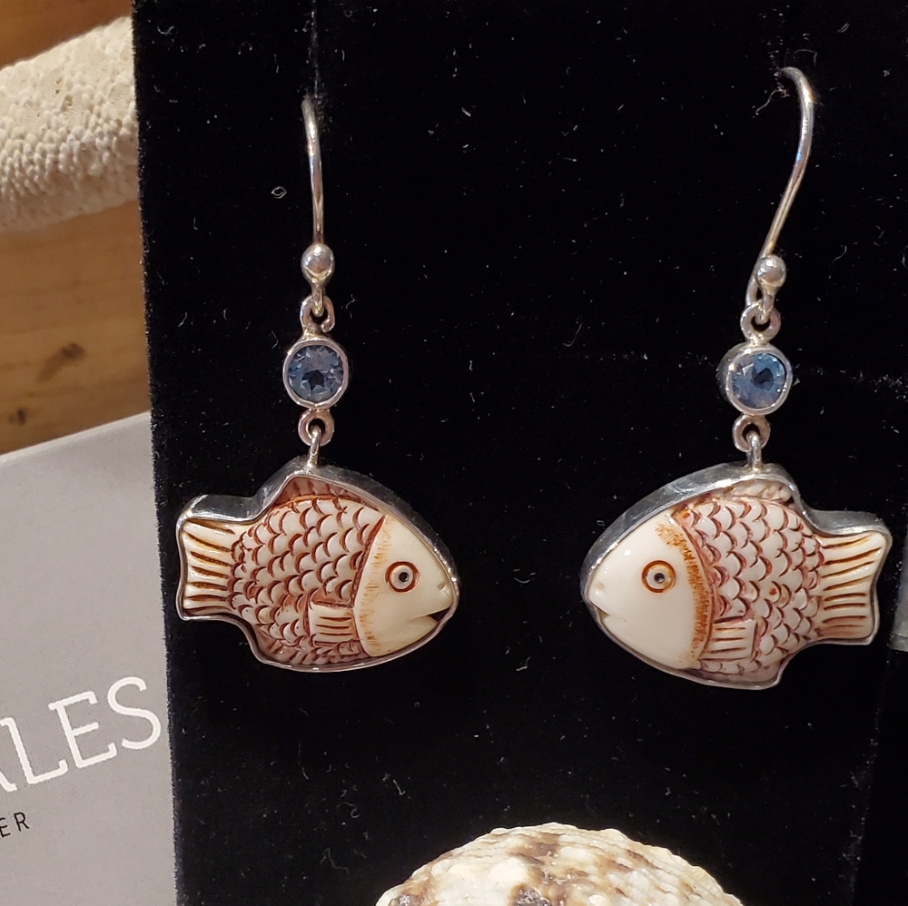 SOLD!! Chris Bales 925 Carved Fish Earrings NWT - Picture 5 of 7
